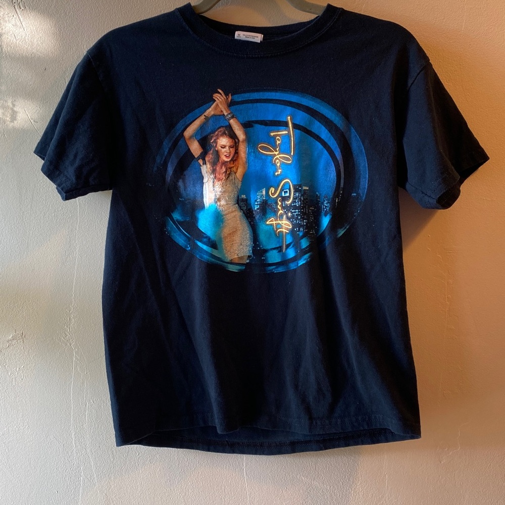 Taylor Swift 2011 work tour T-shirt